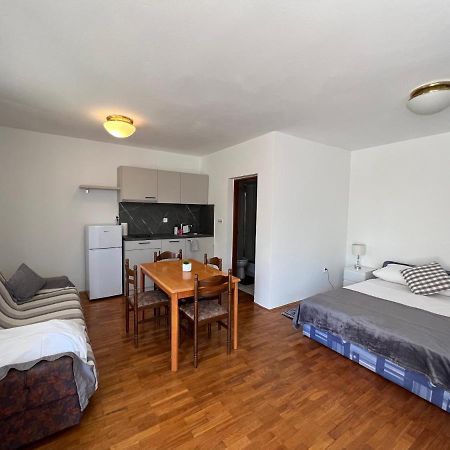 Apartments Antolkovic Ugljan Exterior photo